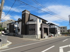 開放感のある3方角地風で陽当り良好です。